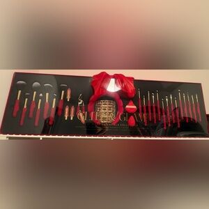 Glamorous Red Makeup Brush Set